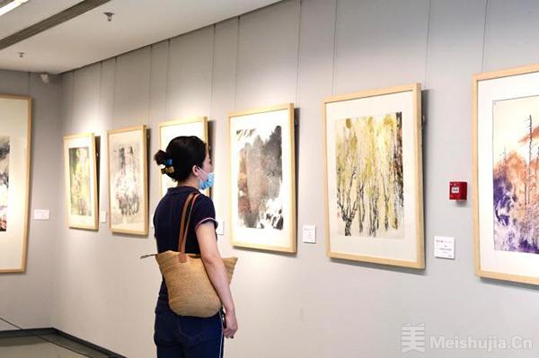 贯通东西 实意交融 七旬画家开创中国画新画法